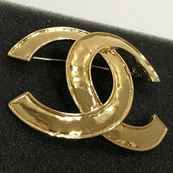 CHANEL CC Logo Vintage Brooch Gold Tone Pin 94P Auth - Picture 15 of 16